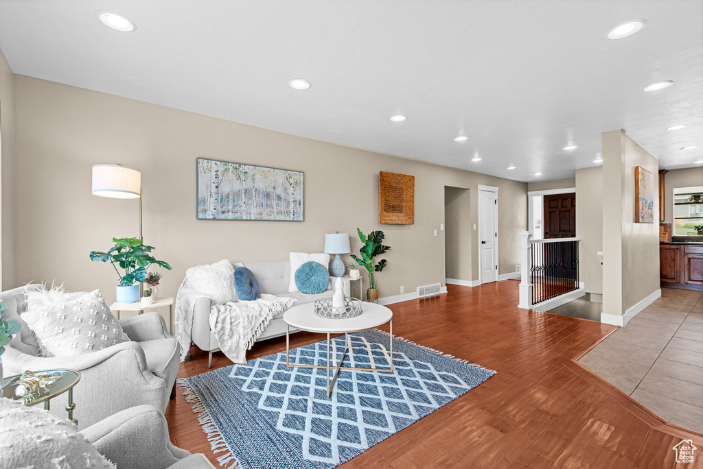 Photo 4 for MLS #2110892 at 3976 Pine Tree Dr