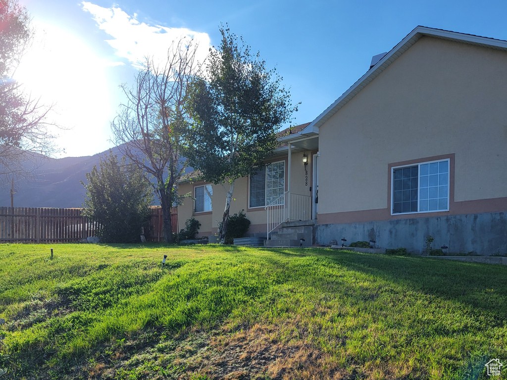 Photo 3 for MLS #2110909 at 828 E Vine St