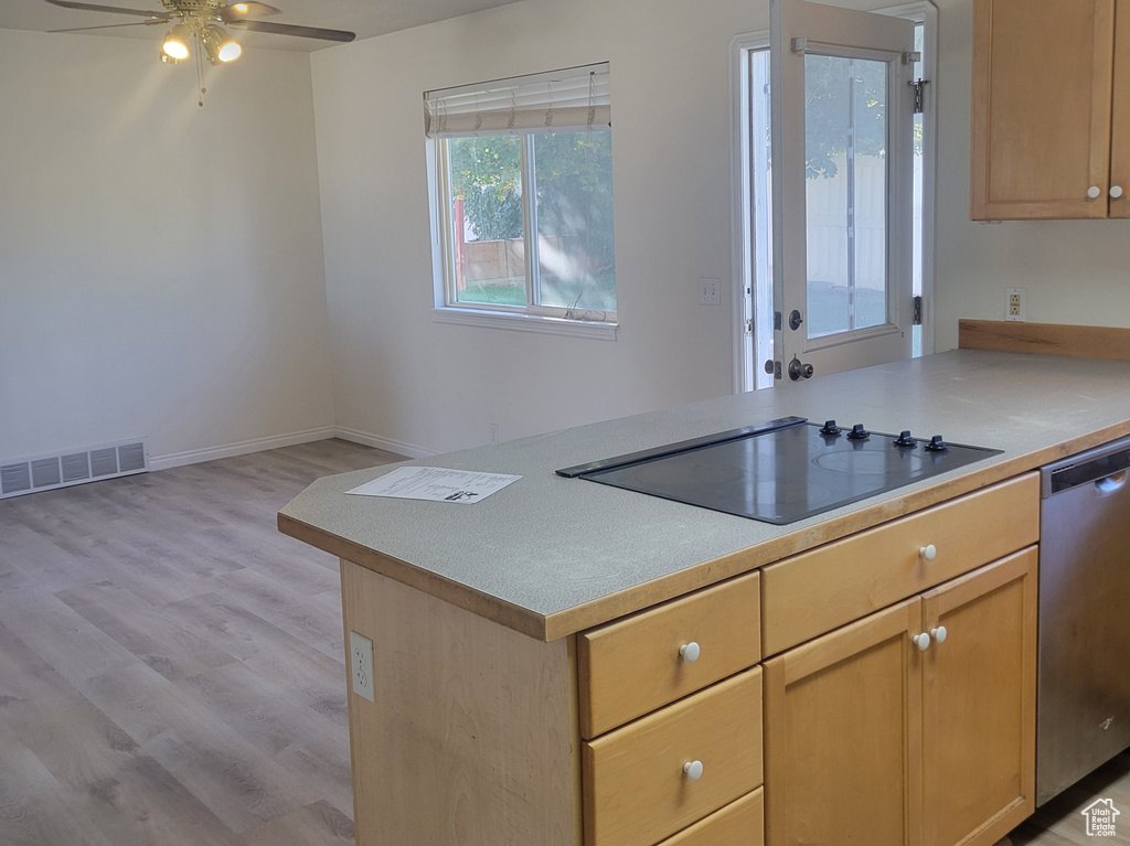 Photo 9 for MLS #2110909 at 828 E Vine St