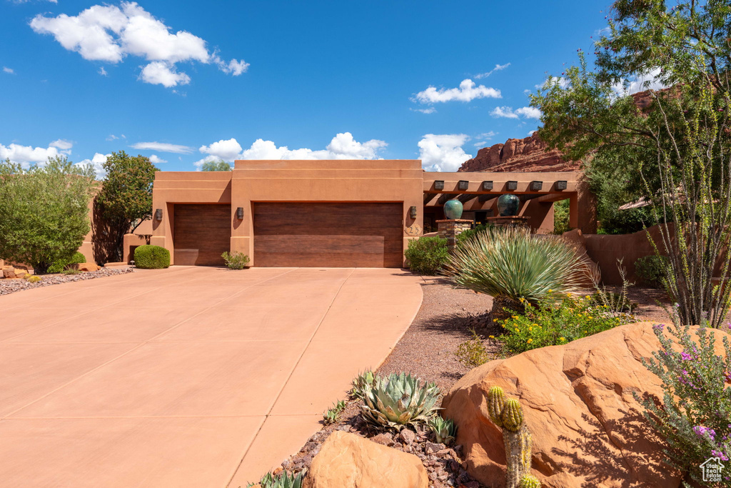 Photo 2 for MLS #2110921 at 2336 W Entrada Trl #23
