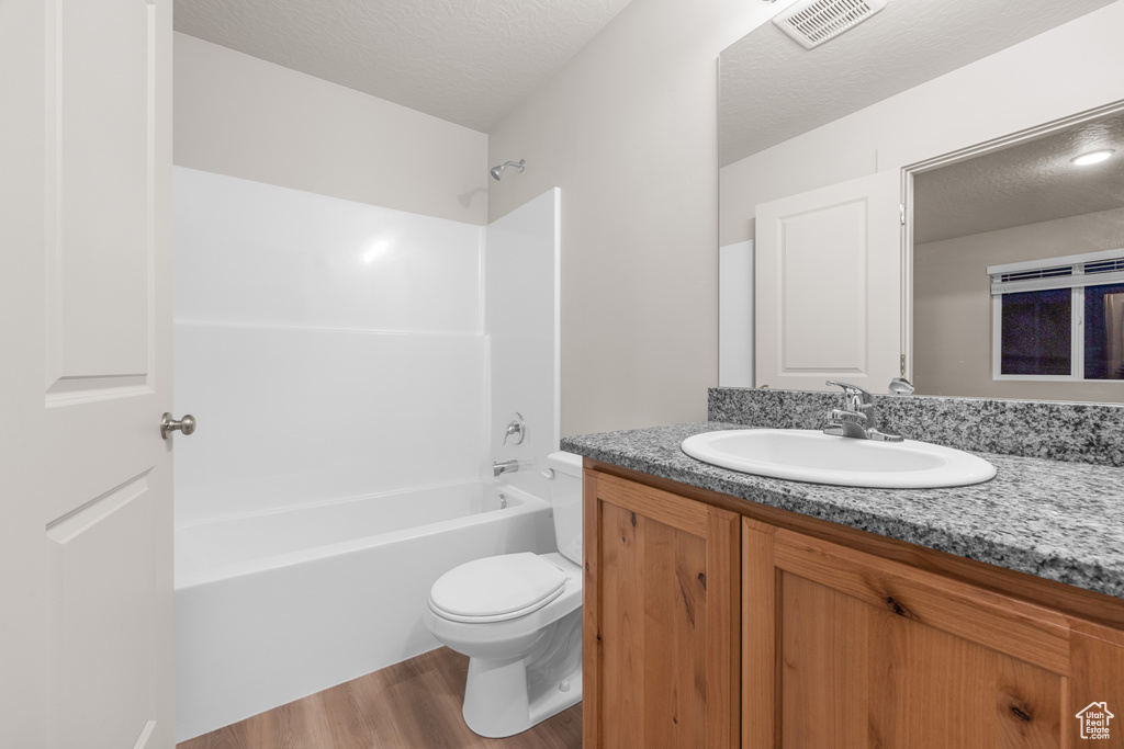 Photo 9 for MLS #2110950 at 3864 S Woodland Ave #304