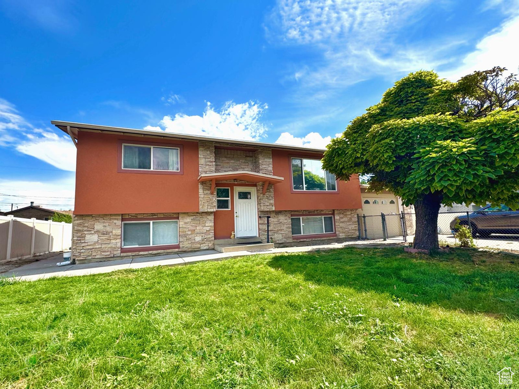 Photo 2 for MLS #2110960 at 2993 S Maple Way