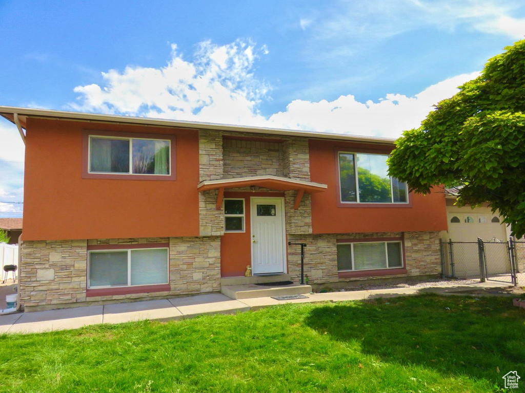 Photo 3 for MLS #2110960 at 2993 S Maple Way