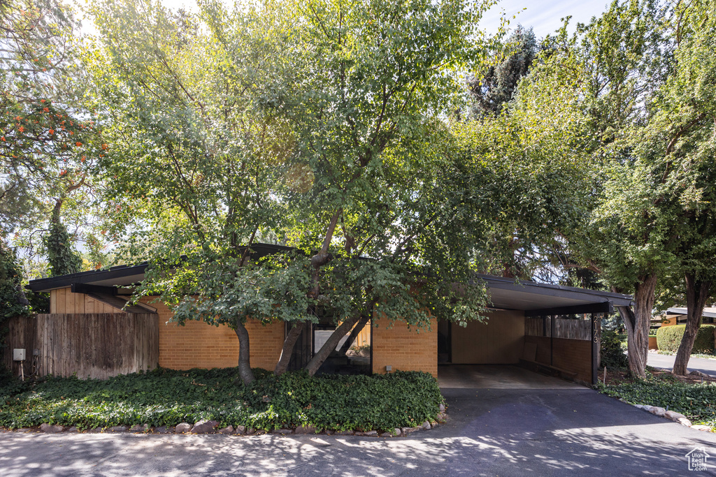 Photo 3 for MLS #2111048 at 2173 Claybourne Ave