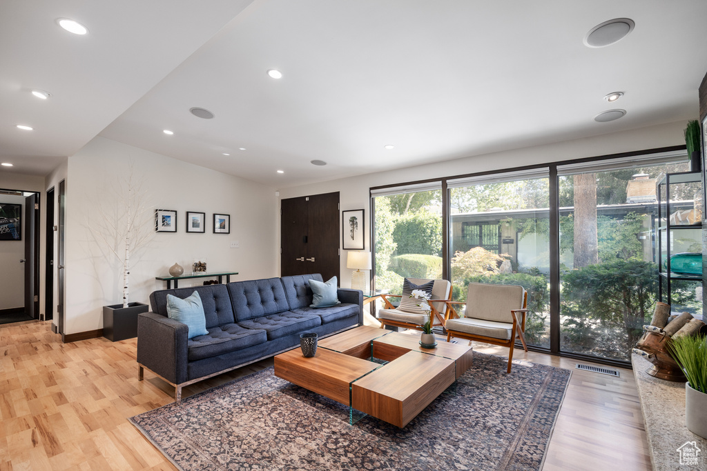 Photo 6 for MLS #2111048 at 2173 Claybourne Ave