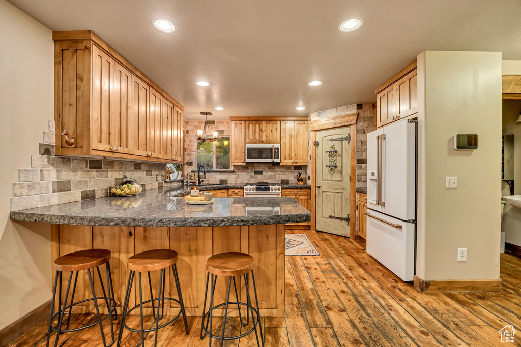 Photo 12 for MLS #2111078 at 131 S Taylor Ave