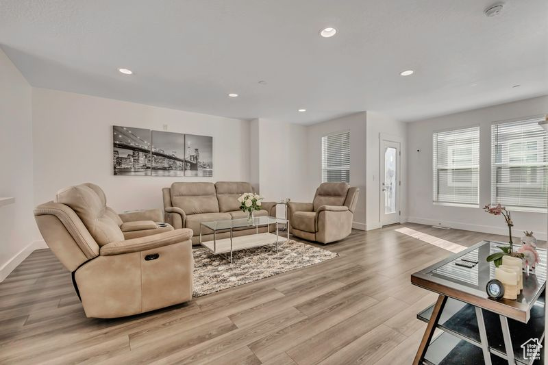 3839 W MOSSMORRAN LN Taylorsville, UT 84129