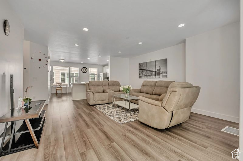 3839 W MOSSMORRAN LN Taylorsville, UT 84129