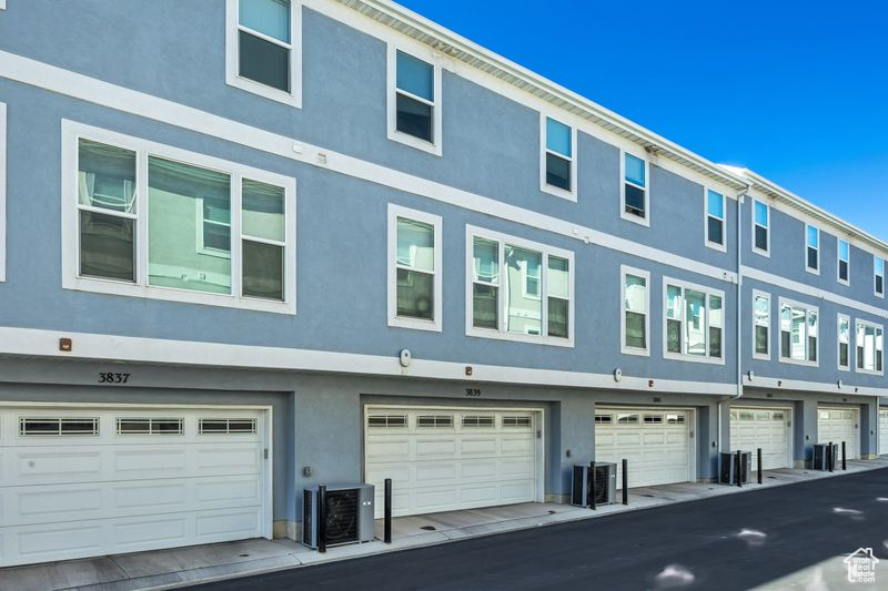 3839 W MOSSMORRAN LN Taylorsville, UT 84129