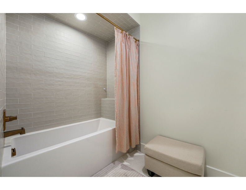 4881 S HOLLADAY BLVD Holladay, UT 84117