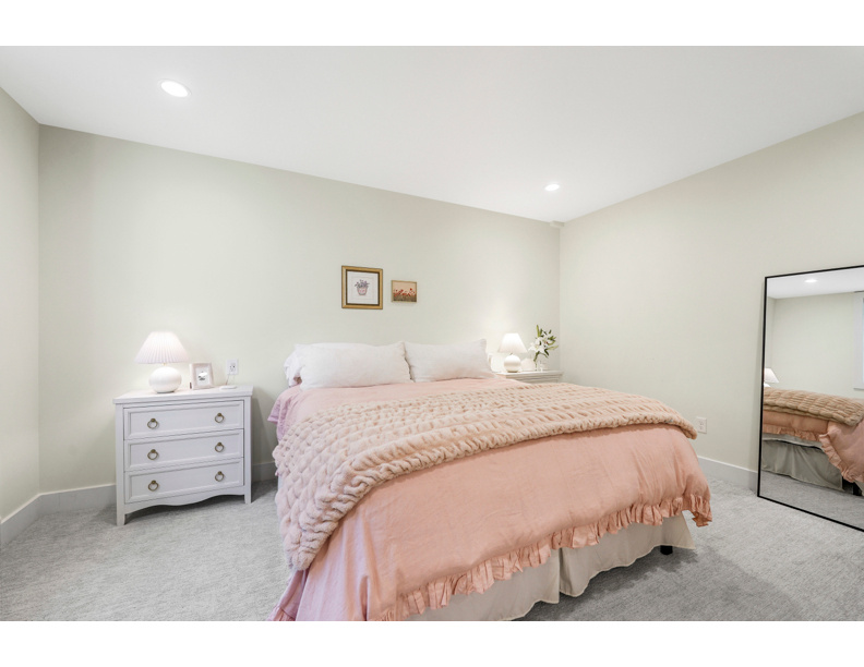 4881 S HOLLADAY BLVD Holladay, UT 84117