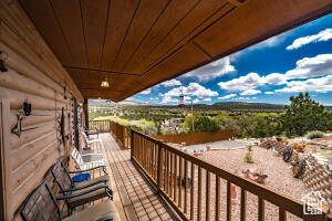 Photo 9 for MLS #2111186 at 414 S Cottonwood Dr