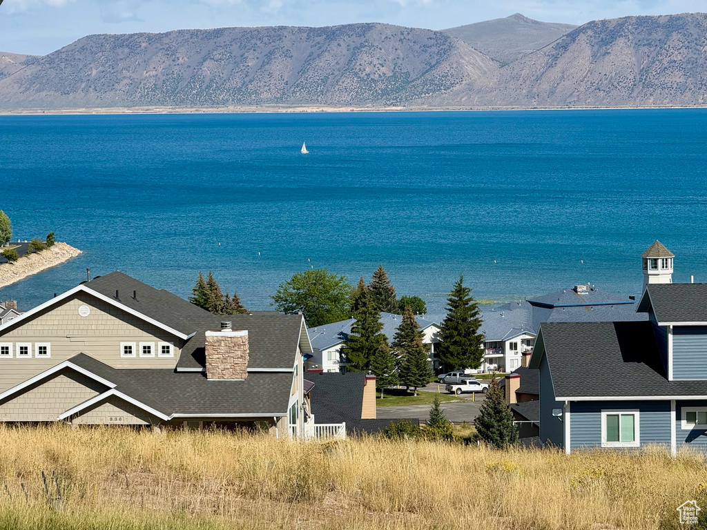 Photo 4 for MLS #2111198 at 888 N Newberg Dr #2