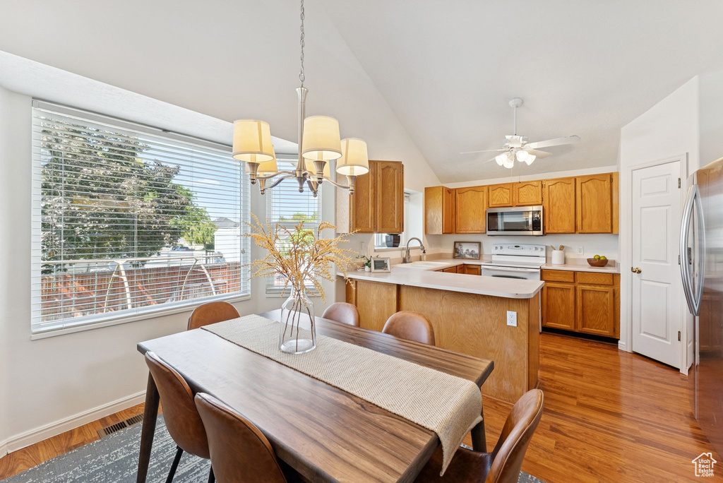 8526 S NUTWOOD CIR Sandy, UT 84094