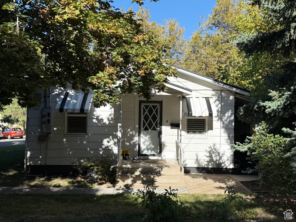 Photo 2 for MLS #2111349 at 965 E 39th St