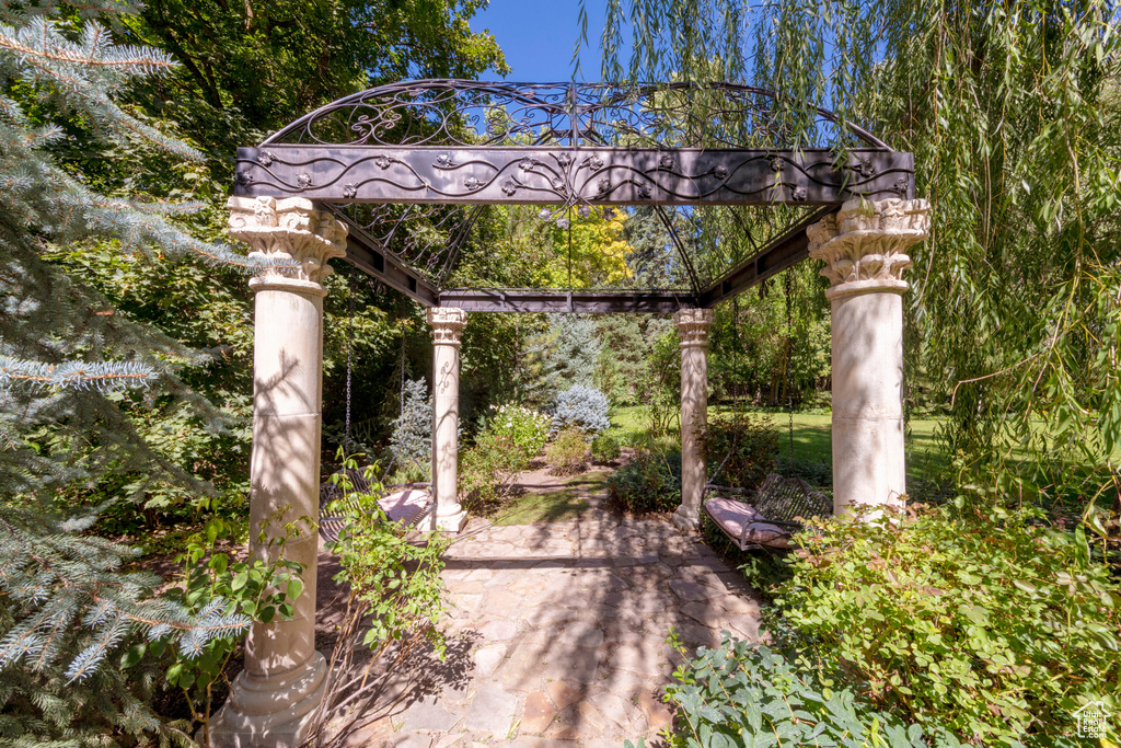 2318 E WALKER LN Holladay, UT 84117
