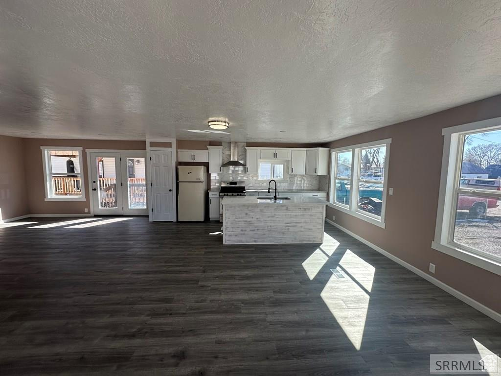 1181 FALLS AVE American Falls, ID 83211