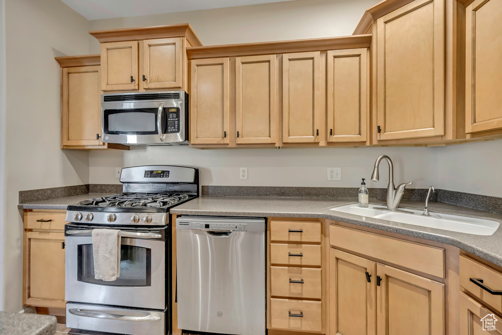 981 W WILLOW BEND WAY Farmington, UT 84025
