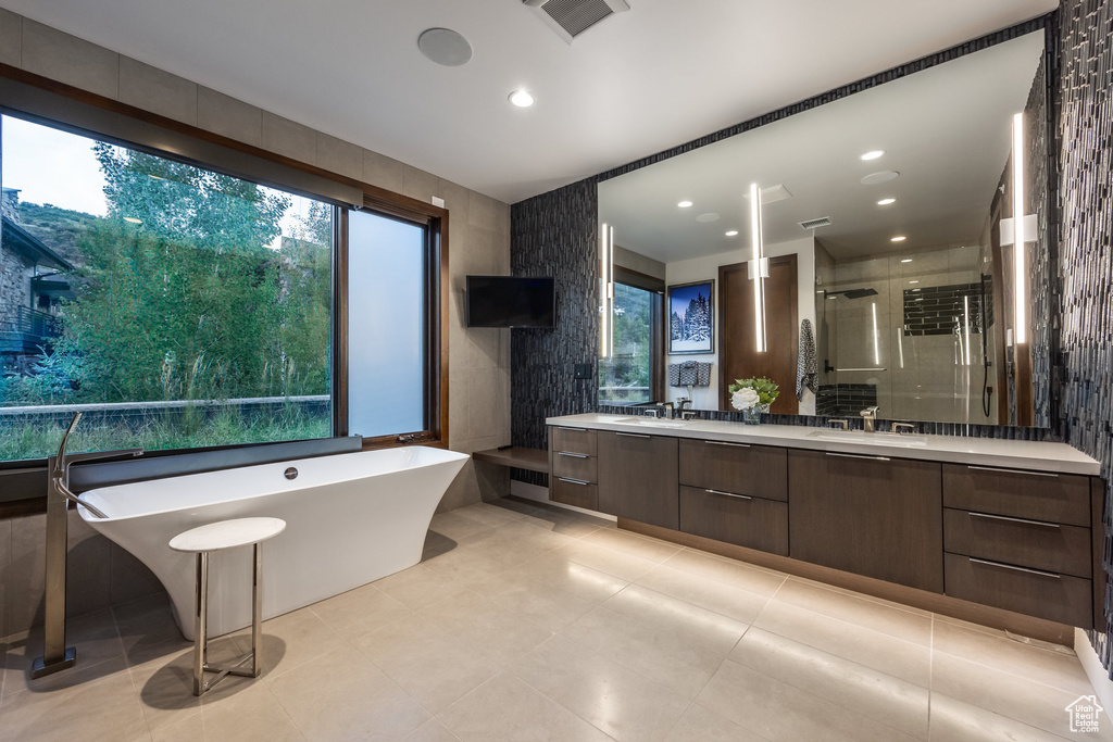 Photo 17 for MLS #2111396 at 2549 Enclave Ln #35