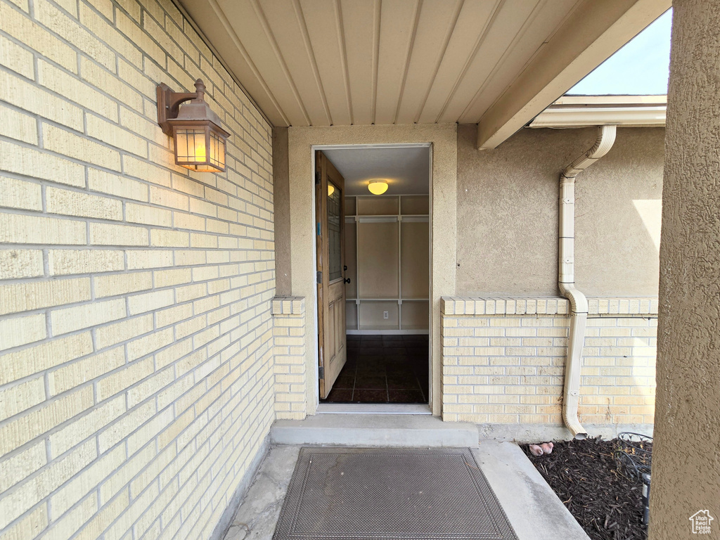 Photo 4 for MLS #2111418 at 5860 Kingston Way