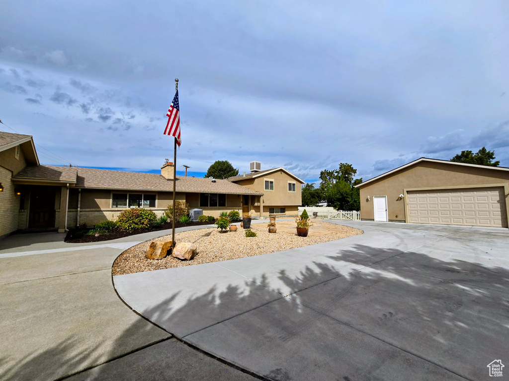 Photo 2 for MLS #2111418 at 5860 Kingston Way