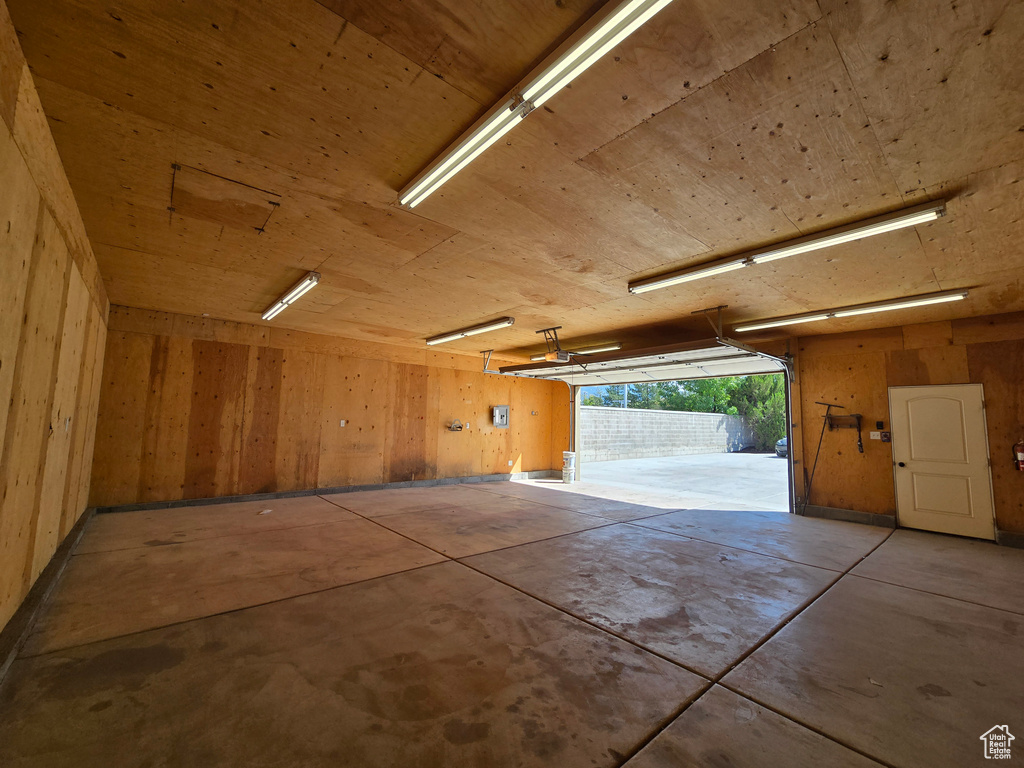 Photo 31 for MLS #2111418 at 5860 Kingston Way