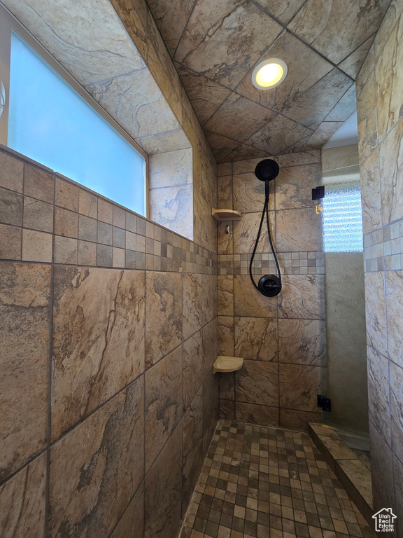 Photo 20 for MLS #2111418 at 5860 Kingston Way