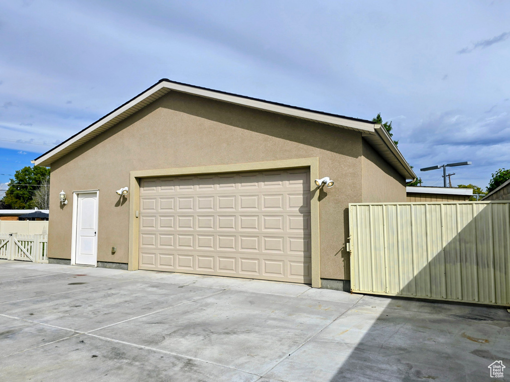 Photo 30 for MLS #2111418 at 5860 Kingston Way