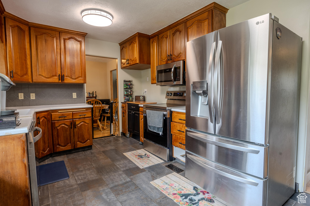 Photo 3 for MLS #2111427 at 3150 Iowa Ave