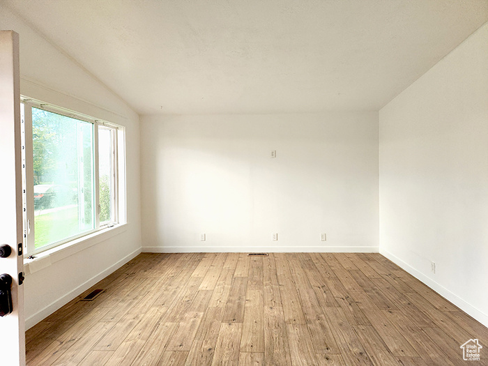 Photo 3 for MLS #2111448 at 586 N 940 West