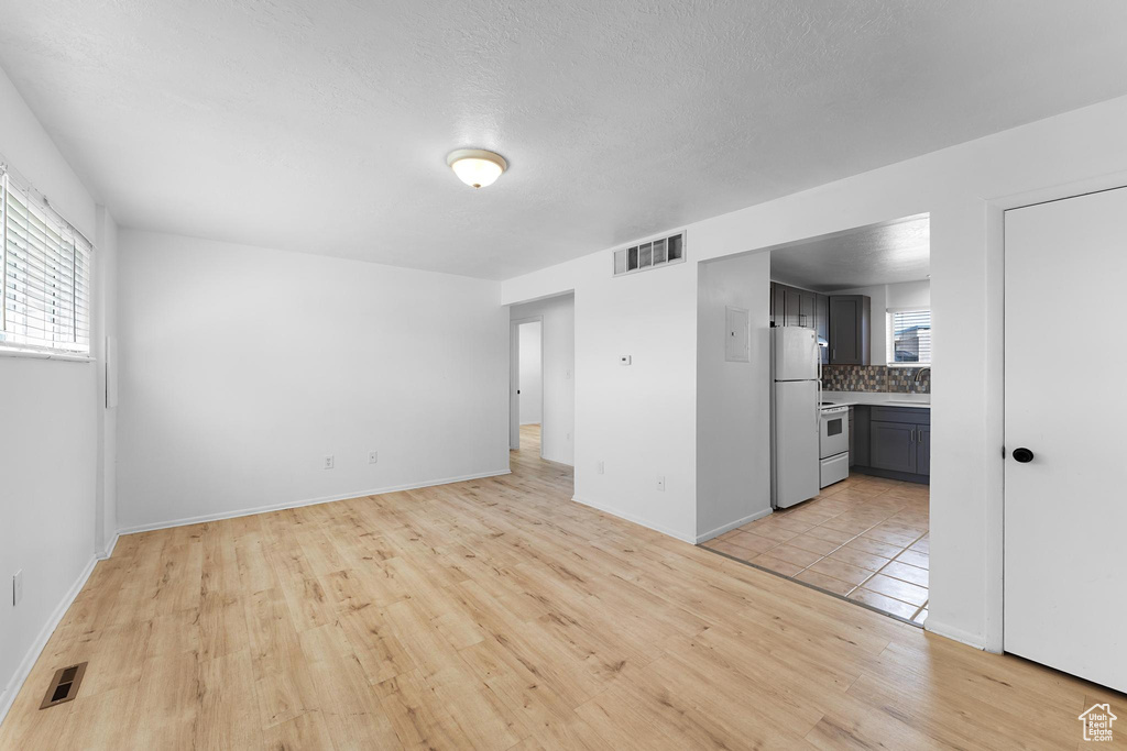Photo 4 for MLS #2111573 at 902 W 1500 North