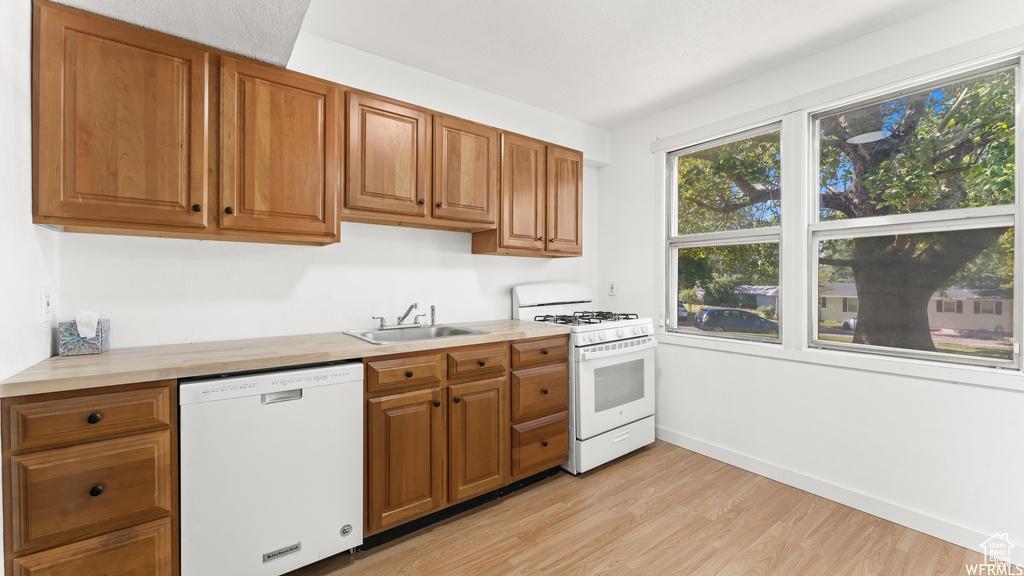 Photo 8 for MLS #2111592 at 3864 S Quincy #119