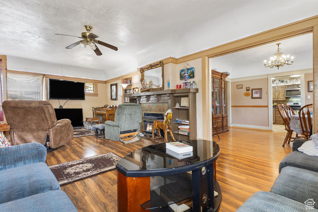 393 E CENTER ST Springville, UT 84663