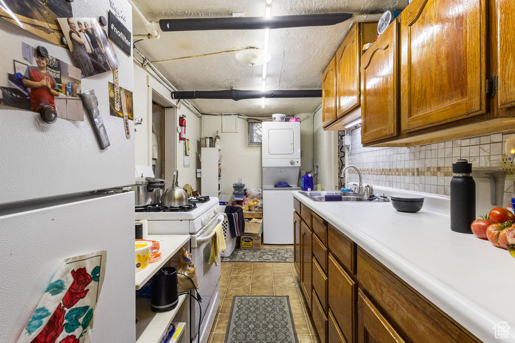 393 E CENTER ST Springville, UT 84663