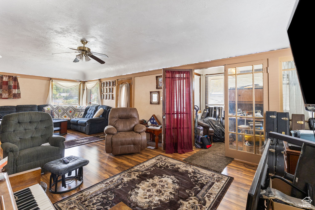 393 E CENTER ST Springville, UT 84663