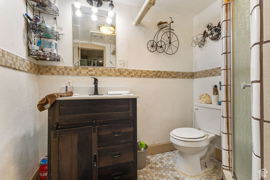 393 E CENTER ST Springville, UT 84663