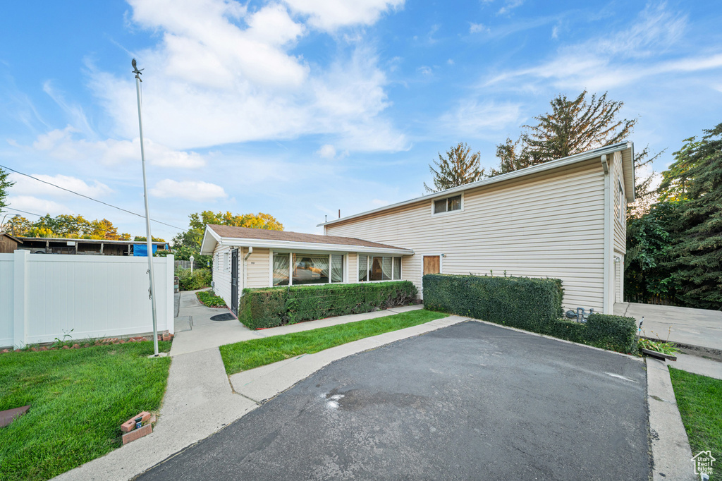 Photo 3 for MLS #2111621 at 99 W 400 North