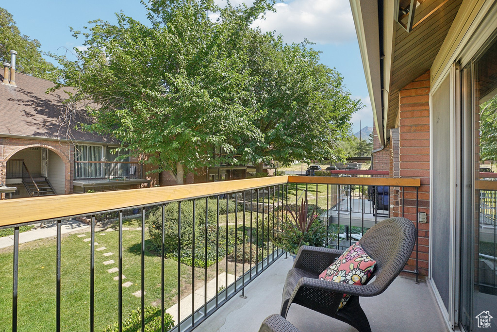 Photo 4 for MLS #2111728 at 1235 E Cottonwood Hills Dr