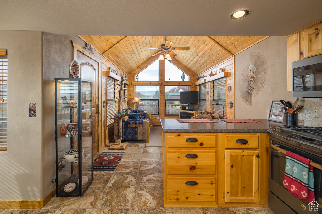 10 PIONEER DR. Moab, UT 84532