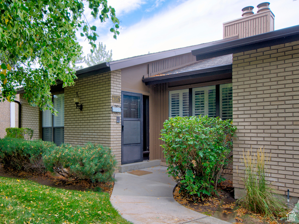 Photo 2 for MLS #2111765 at 6587 S 1570 East