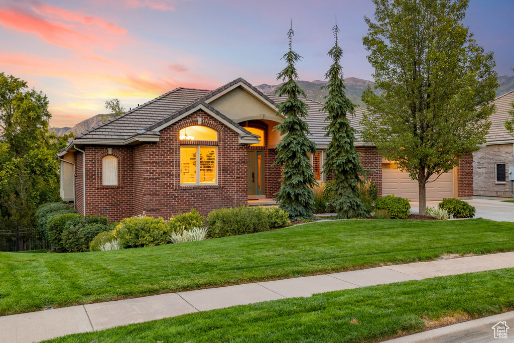 Photo 3 for MLS #2111832 at 944 Ben Lomond Ave