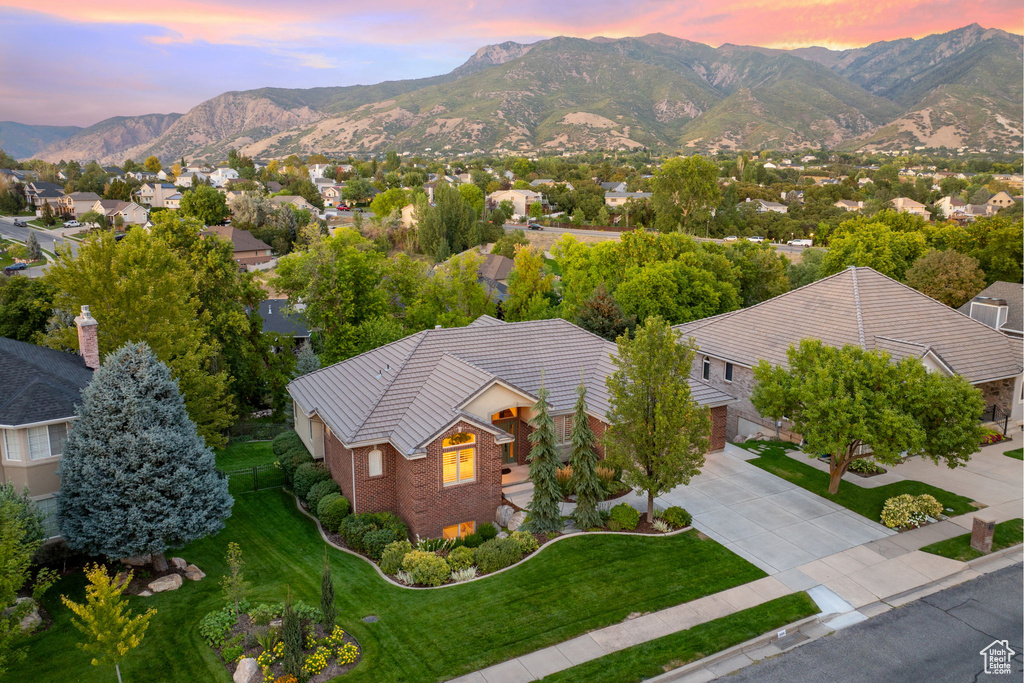 Photo 2 for MLS #2111832 at 944 Ben Lomond Ave