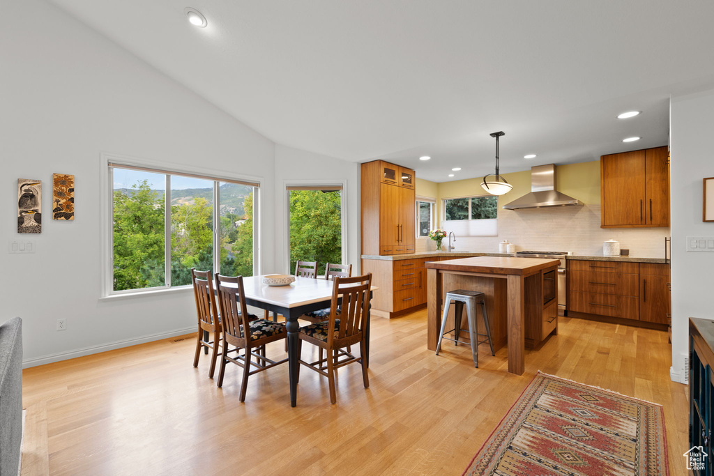 Photo 15 for MLS #2111832 at 944 Ben Lomond Ave