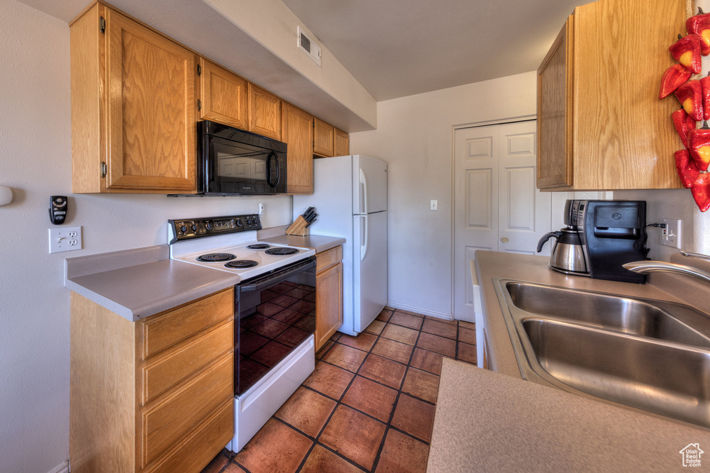 Photo 17 for MLS #2111849 at 3329 E Fairway Loop