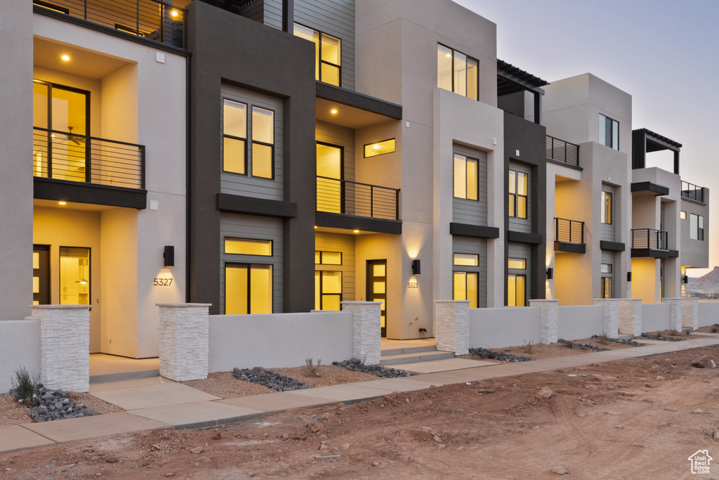 Photo 2 for MLS #2111870 at 5323 S Coral Pearl Aly #432