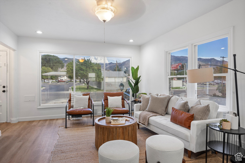 Photo 3 for MLS #2111911 at 955 Kiesel Ave