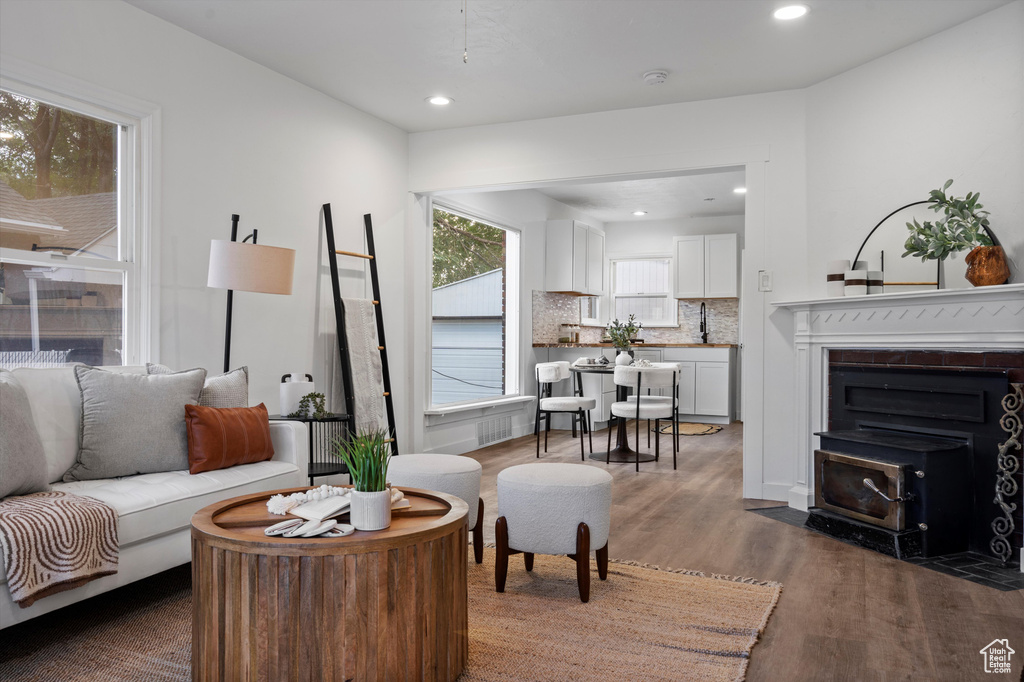 Photo 5 for MLS #2111911 at 955 Kiesel Ave