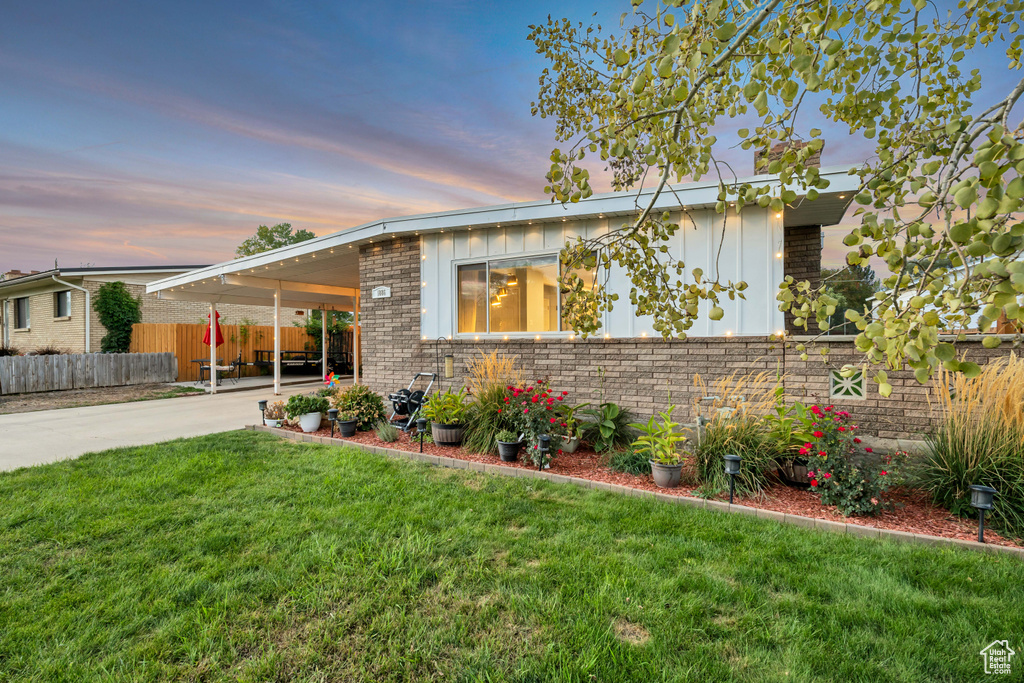 Photo 42 for MLS #2111965 at 1886 W Champagne Ave