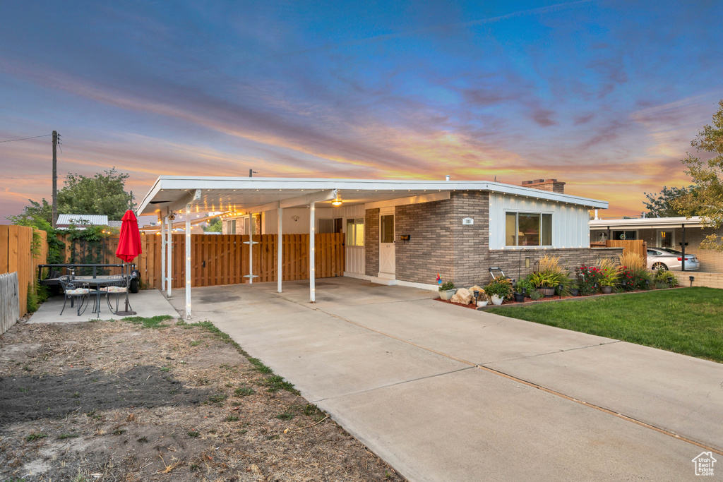 Photo 41 for MLS #2111965 at 1886 W Champagne Ave