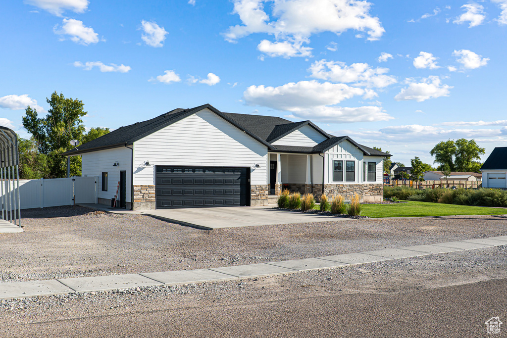 Photo 3 for MLS #2111984 at 625 E Birch Dr